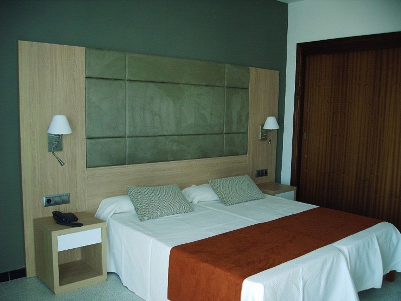 Talayot Hotel Cala'N Blanes  Buitenkant foto
