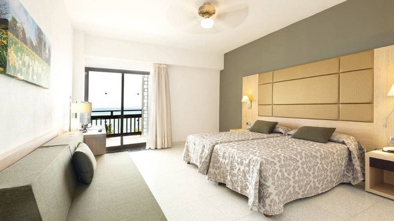 Talayot Hotel Cala'N Blanes  Buitenkant foto