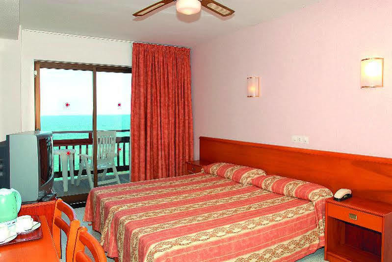 Talayot Hotel Cala'N Blanes  Buitenkant foto